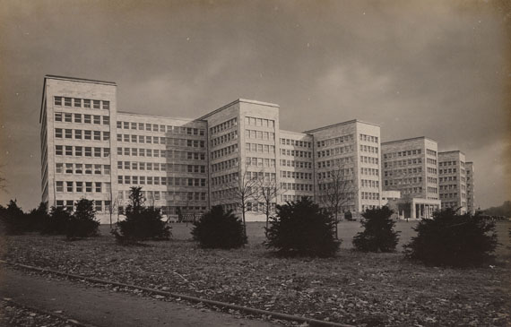   - IG Farbenindustrie, Mappe mit 13 Fotografien. 1930.