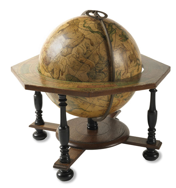  Globus - Pair of Celestial and Terrestrial Globes, 32 cm diameter. J. G. Doppelmayr 1728 (revised ed. by W. P. Jenig, 1789/90). - Weitere Abbildung